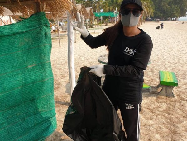DETI นำทีมเก็บขยะชายหาดปลูกจิตสำนึกเพื่อสิ่งแวดล้อม